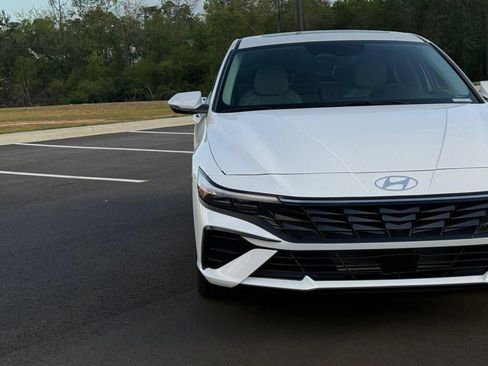 New 2026 Hyundai Elantra Limited FWD image 57