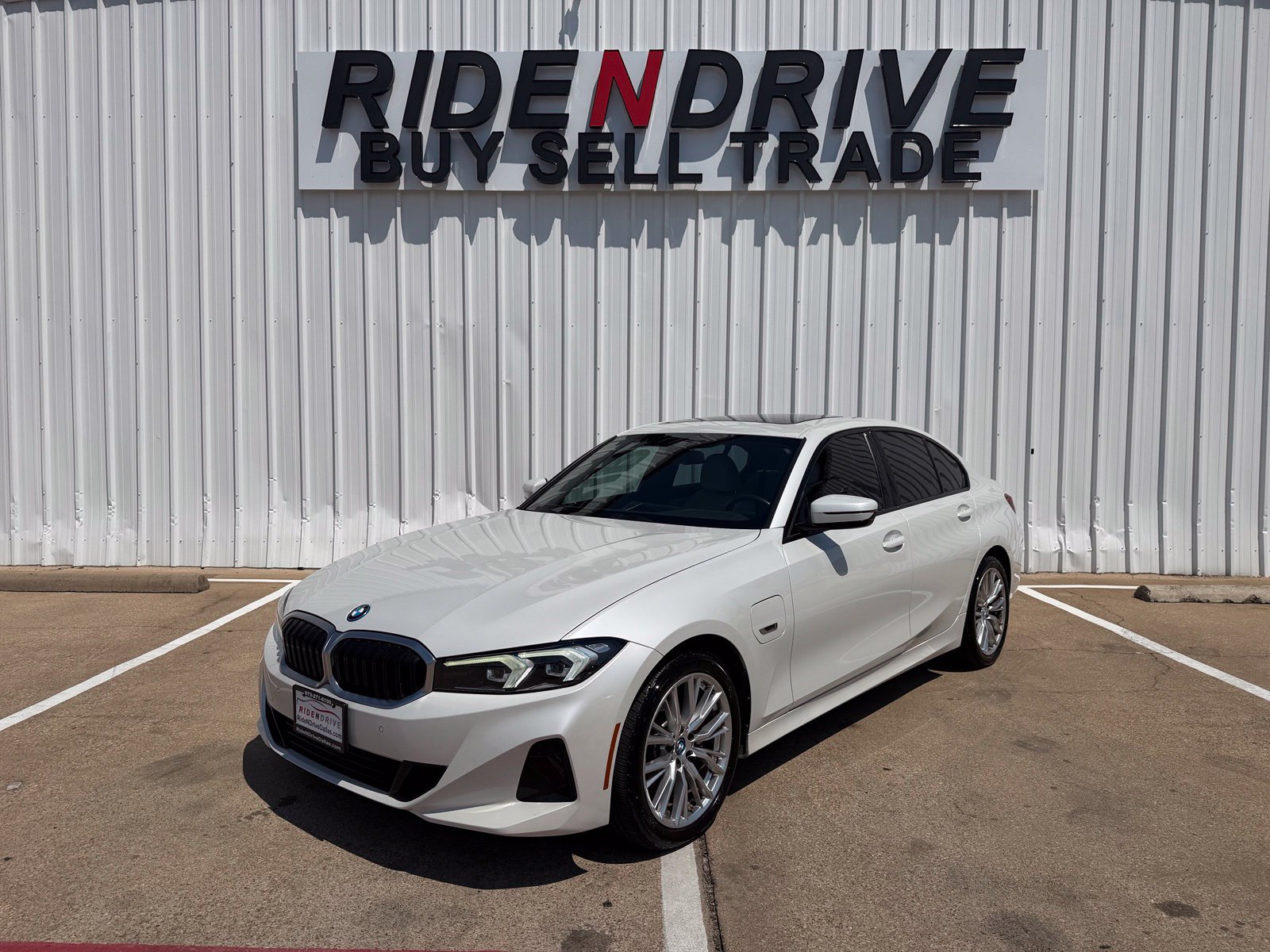Used 2023 BMW 330e w/ Driving Assistance Package RWD image 1