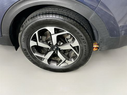 Used 2022 Kia Sportage LX image 11