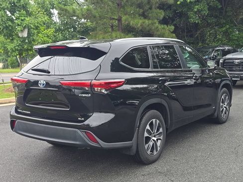 Used 2023 Toyota Highlander XLE AWD/4WD image 4