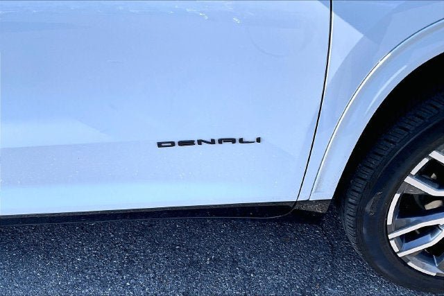Certified 2026 GMC Acadia Denali Ultimate w/ LPO, Floor Liner Package AWD/4WD image 31