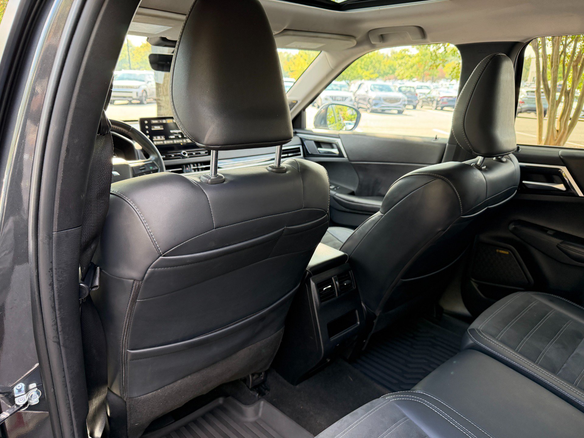 Used 2025 Mitsubishi Outlander SE FWD image 54