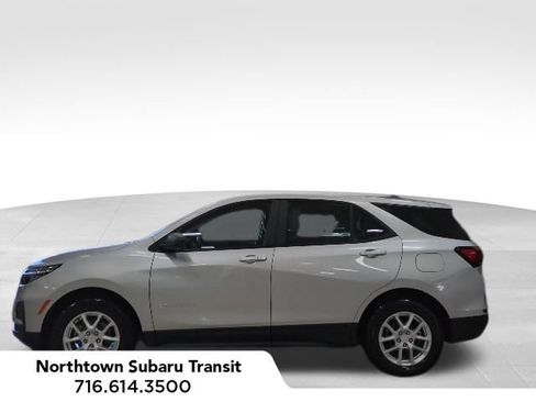 Used 2022 Chevrolet Equinox LS FWD image 2