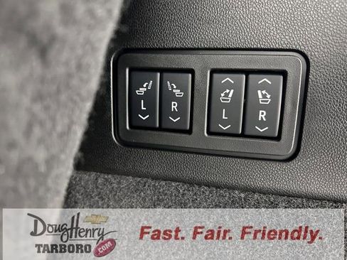 Used 2025 Cadillac XT6 Premium Luxury image 38