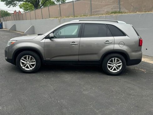 Used 2015 Kia Sorento LX image 1