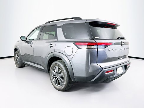 Used 2024 Nissan Pathfinder SV image 5
