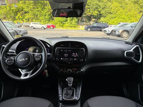 Used 2025 Kia Soul LX w/ LX Technology Package FWD image 31