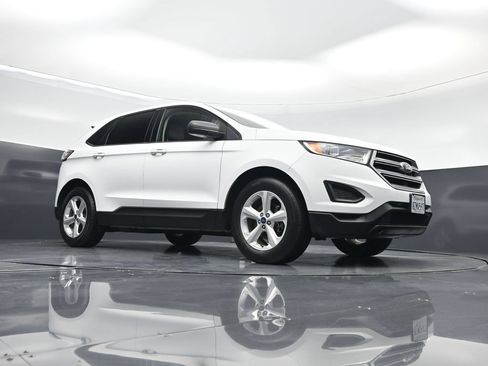 Used 2017 Ford Edge SE FWD image 4