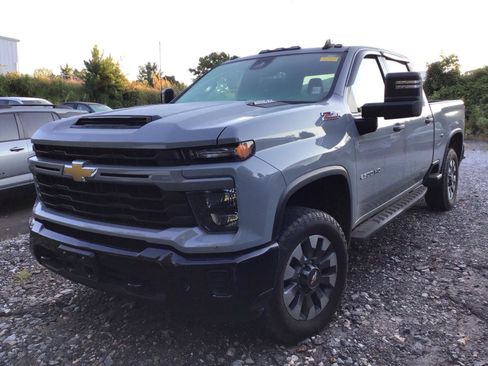 Used 2024 Chevrolet Silverado 2500 Custom w/ Custom Value Package AWD/4WD image 2