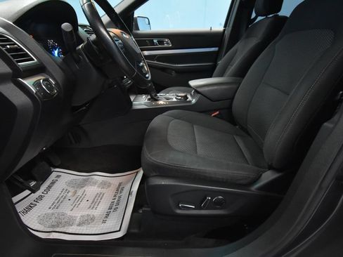 Used 2017 Ford Explorer XLT AWD/4WD image 7