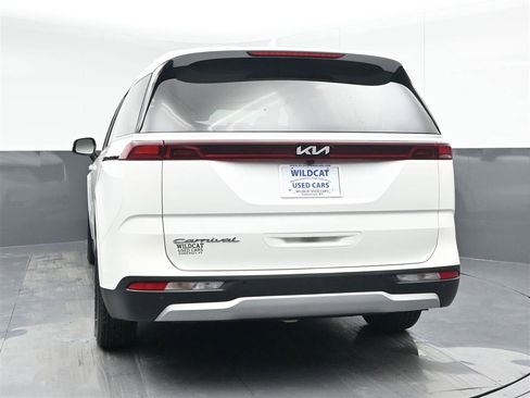 Used 2022 Kia Carnival LX image 6
