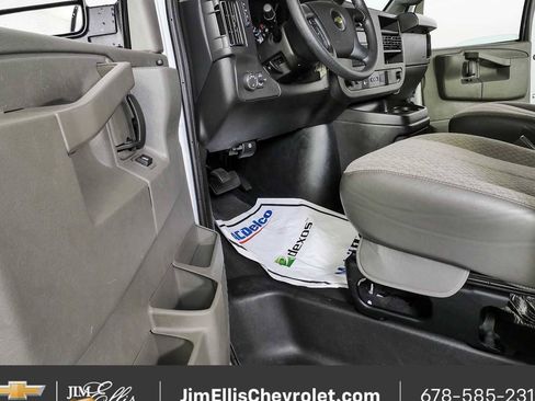 Certified 2025 Chevrolet Express 3500 LT w/ LT Preferred Equipment Group RWD image 7