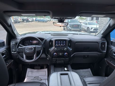 Used 2022 GMC Sierra 2500 Denali w/ Denali Black Diamond Edition AWD/4WD image 14
