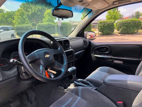 Used 2008 Chevrolet TrailBlazer LT w/ Sun And Sound Package RWD image 7