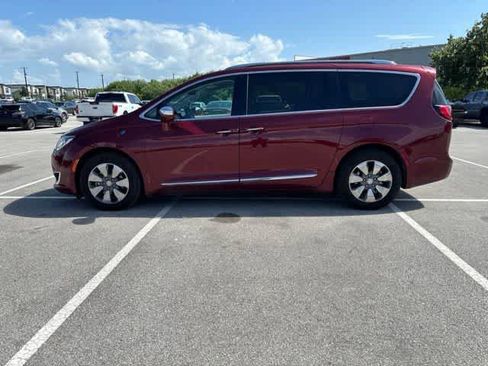 Used 2020 Chrysler Pacifica Limited w/ Advanced Safetytec Group FWD image 2
