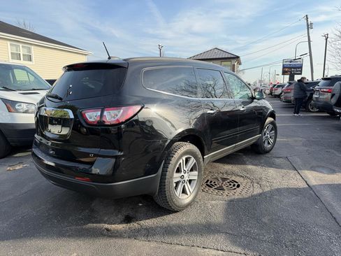 Used 2017 Chevrolet Traverse LT image 4