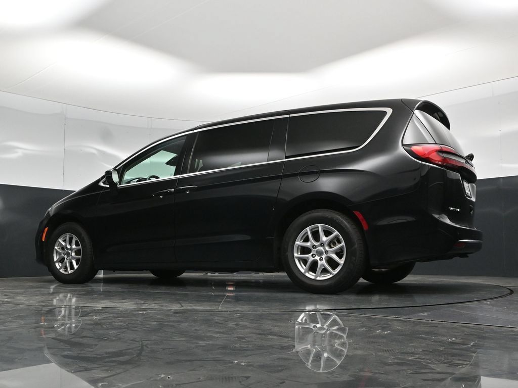 Used 2024 Chrysler Pacifica Touring-L FWD image 54