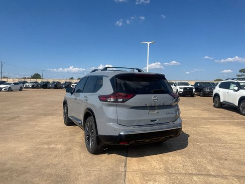 Certified 2025 Nissan Rogue Platinum FWD image 18