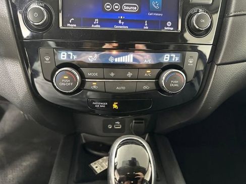 Used 2020 Nissan Rogue SV image 23