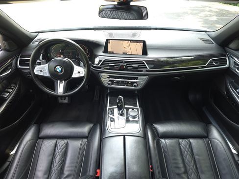 Used 2022 BMW 740i xDrive w/ M Sport Package image 10