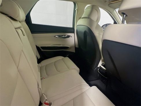 Used 2022 Genesis GV70 2.5T image 10