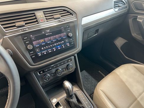 Used 2021 Volkswagen Tiguan SE w/ Panoramic Sunroof Package image 19