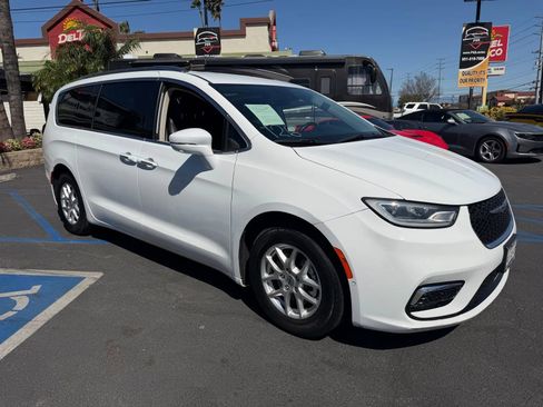 Used 2021 Chrysler Pacifica Touring-L w/ Premium & Safety Sphere Group FWD image 1