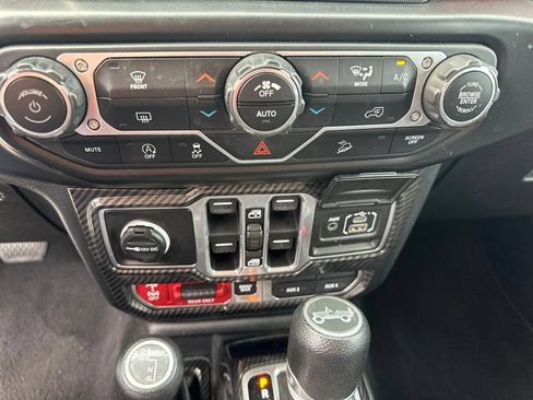 Used 2018 Jeep Wrangler Unlimited Rubicon AWD/4WD image 18