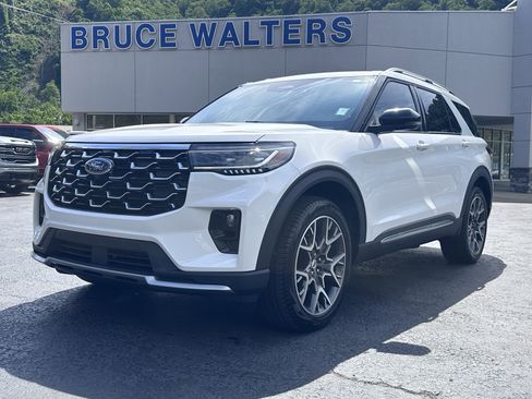 Used 2025 Ford Explorer Platinum w/ Ultimate Package AWD/4WD image 2