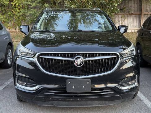 Used 2018 Buick Enclave Essence AWD/4WD image 2