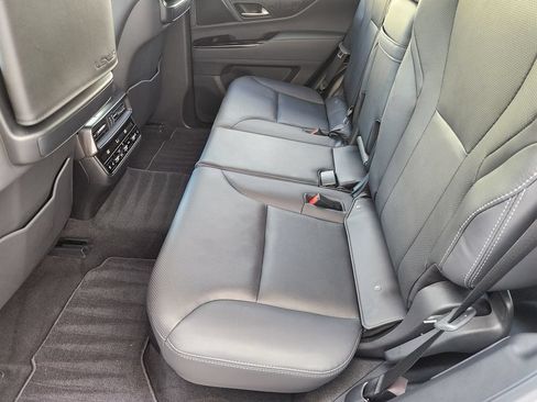 Used 2023 Lexus LX 600 4WD w/ Luxury Package image 32