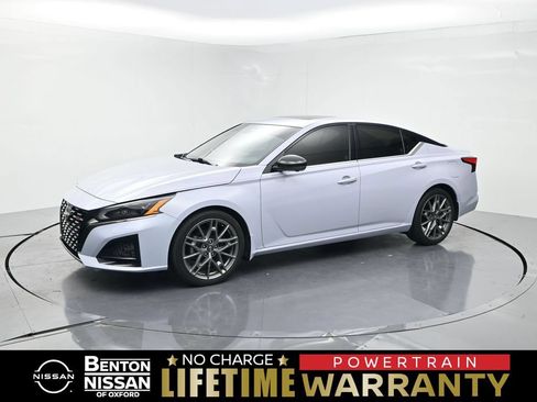 Used 2024 Nissan Altima 2.0 SR FWD image 1