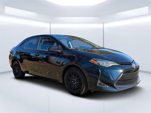 Used 2019 Toyota Corolla LE image 1