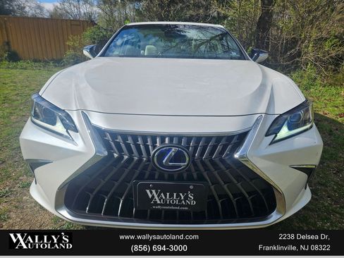 Used 2022 Lexus ES 300h w/ Premium Package image 3