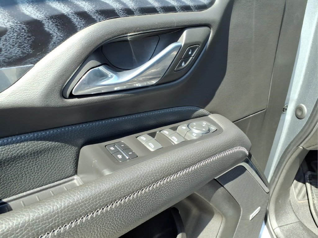 Used 2023 GMC Yukon Denali RWD image 13