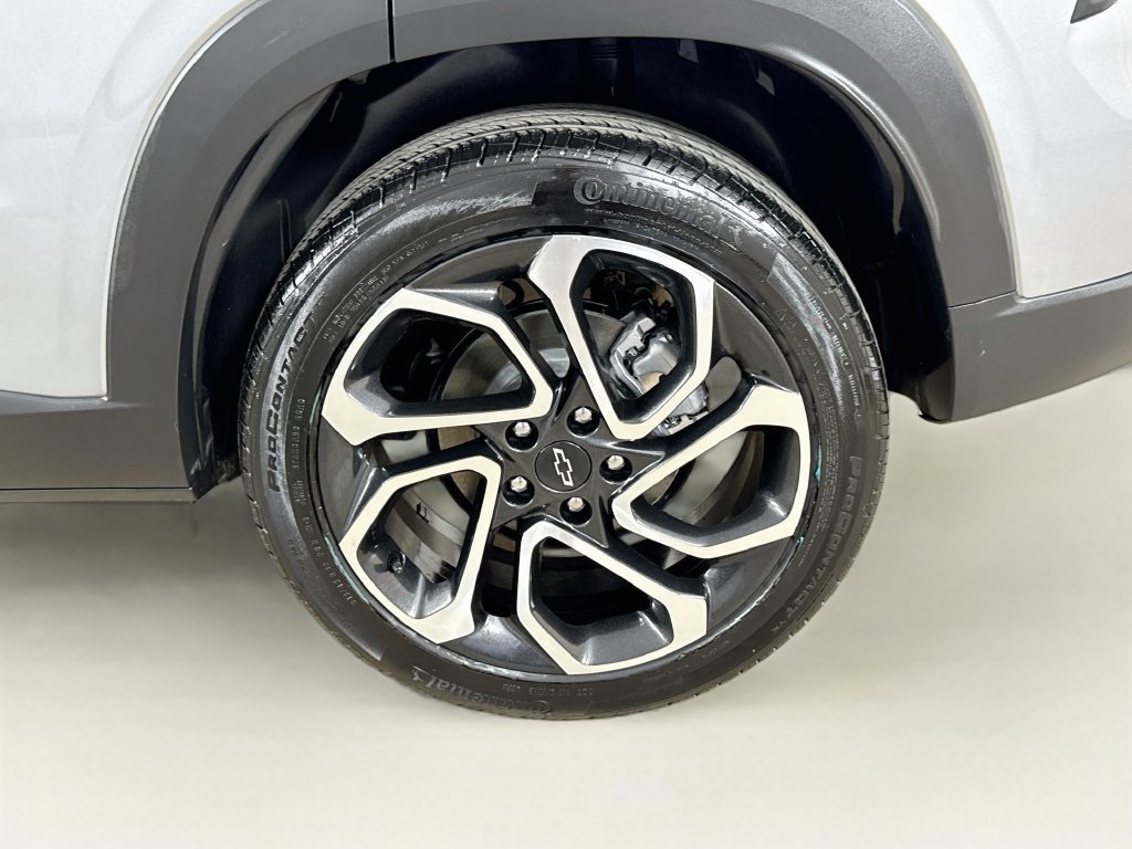 Used 2024 Chevrolet Trax RS w/ Sunroof Package FWD image 32