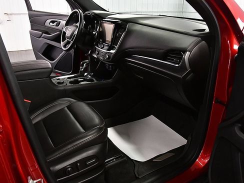 Used 2023 Chevrolet Traverse LT w/ LPO, Floor Liner Package image 28