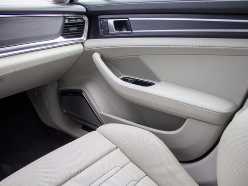 Used 2023 Porsche Panamera GTS w/ Premium Package image 20