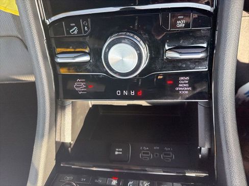 Used 2023 Jeep Grand Cherokee Overland AWD/4WD image 19