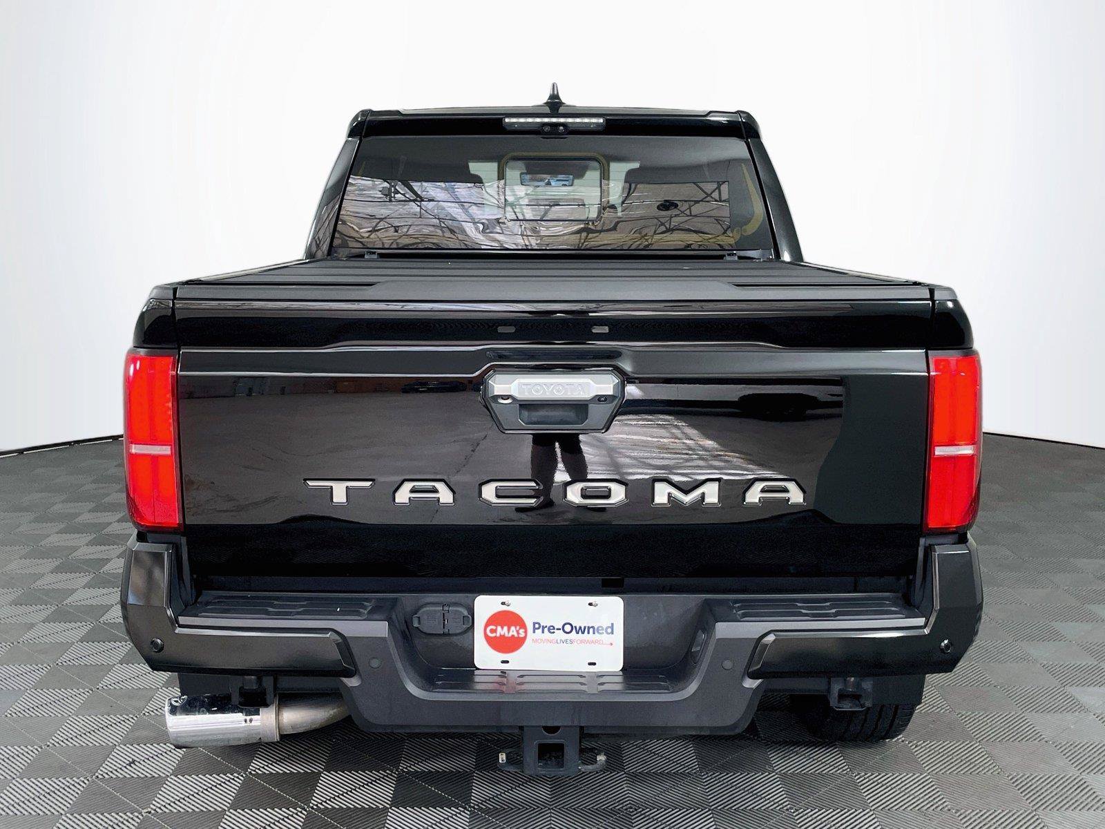 Used 2024 Toyota Tacoma Limited w/ Limited Package (LT) AWD/4WD image 7