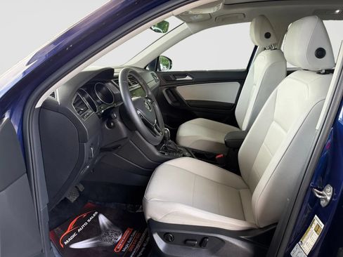 Used 2021 Volkswagen Tiguan SE w/ Panoramic Sunroof Package AWD/4WD image 12