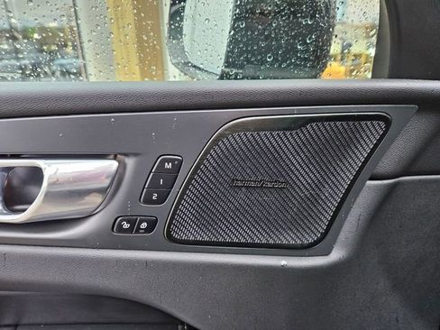 Used 2023 Volvo XC60 B5 Ultimate w/ Protection Package Premier image 17