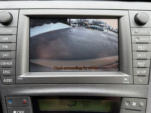 Used 2015 Toyota Prius Five w/ Advanced Technology Package image 24