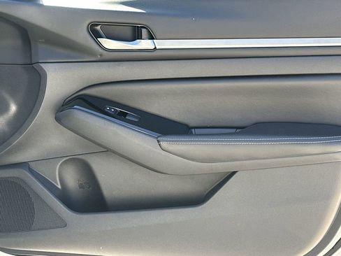 Used 2023 Nissan Altima 2.5 SV image 15