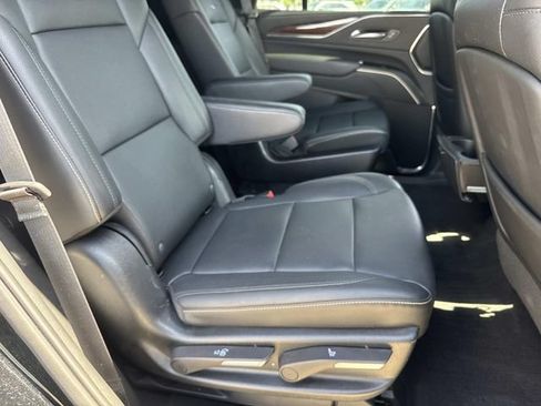 Used 2023 Cadillac Escalade Luxury RWD image 10