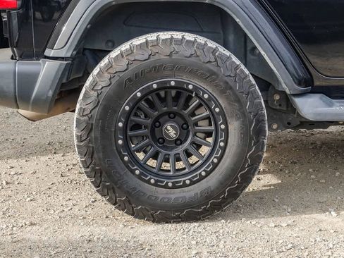 Certified 2018 Jeep Wrangler Unlimited Sahara w/ LED Lighting Group image 11