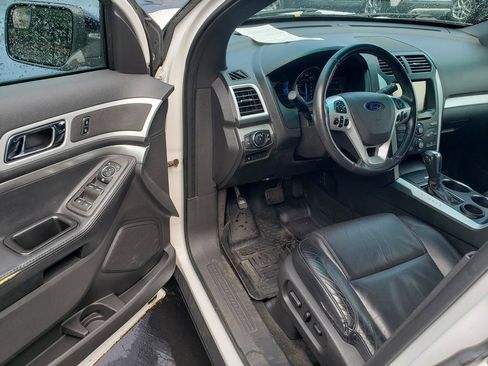 Used 2014 Ford Explorer XLT w/ Equipment Group 202A FWD image 10