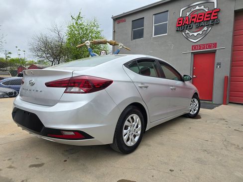 Used 2020 Hyundai Elantra SE w/ Cargo Package (C1) FWD image 12
