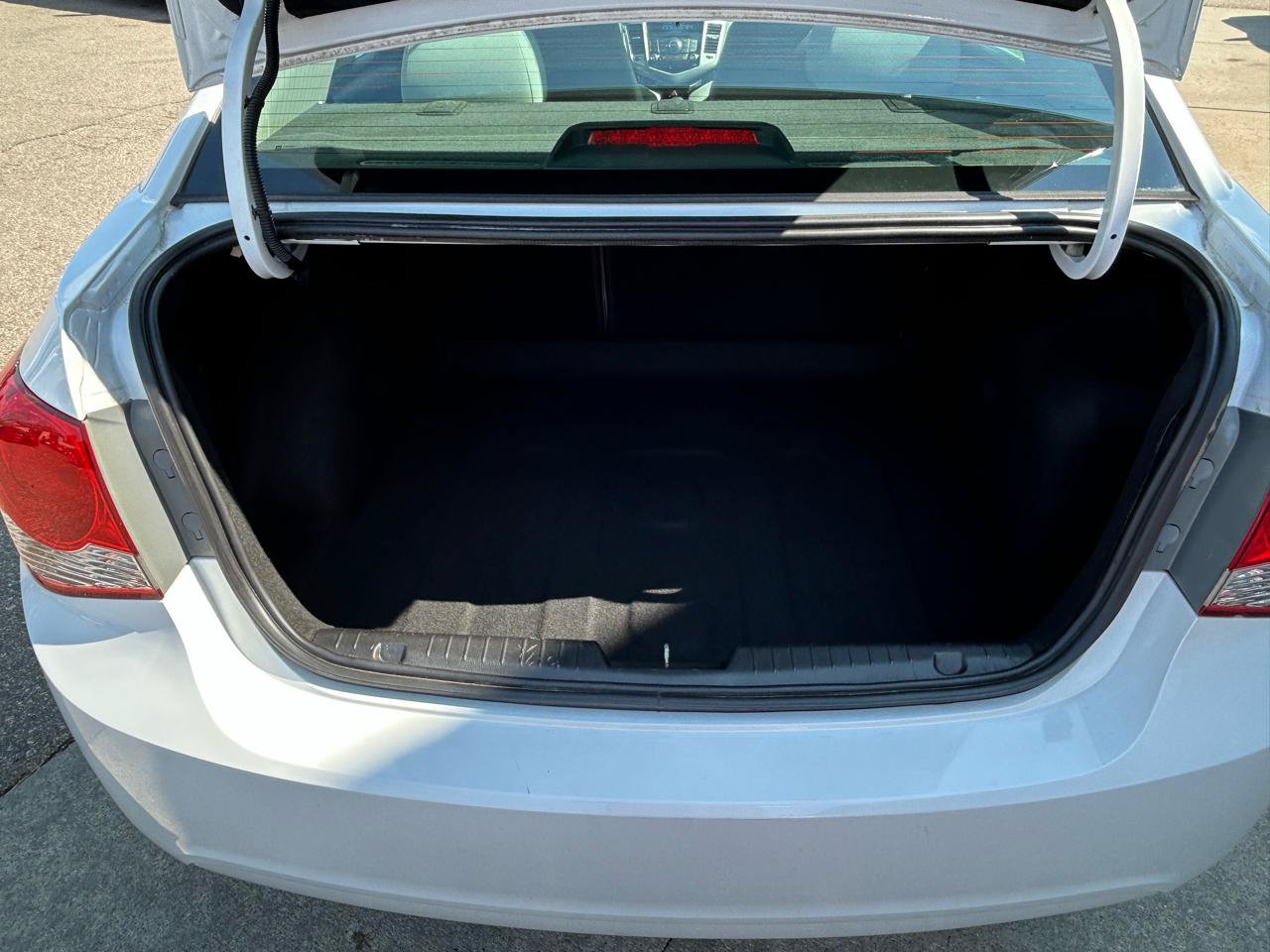 Used 2015 Chevrolet Cruze LT FWD image 17