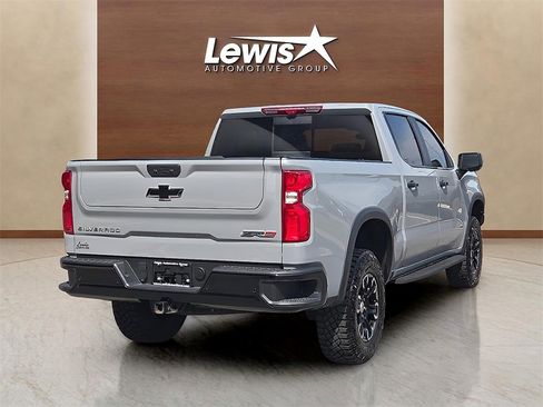 Used 2025 Chevrolet Silverado 1500 ZR2 w/ Technology Package image 5